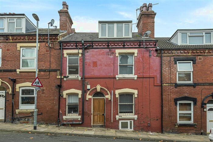 1 Bedroom Terraced House To Rent In Quarry Street, Leeds, LS6