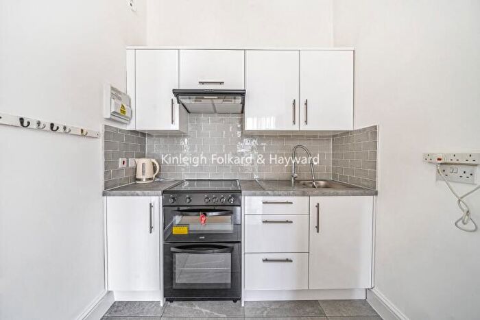 Apartment To Rent In Woodberry Grove London, N4