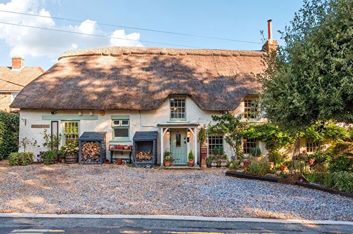 3 Bedroom Cottage For Sale In Turnball, Chiseldon, Swindon, SN4