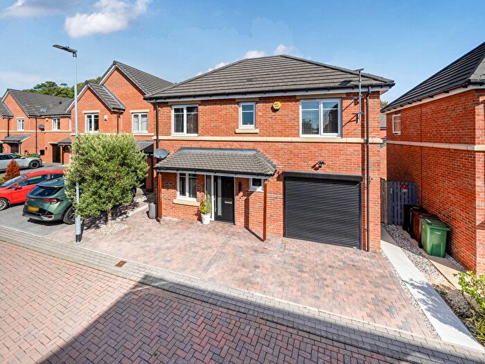 4 Bedroom Detached House For Sale In Cotham Drive, Wakefield, West Yorkshire, WF2