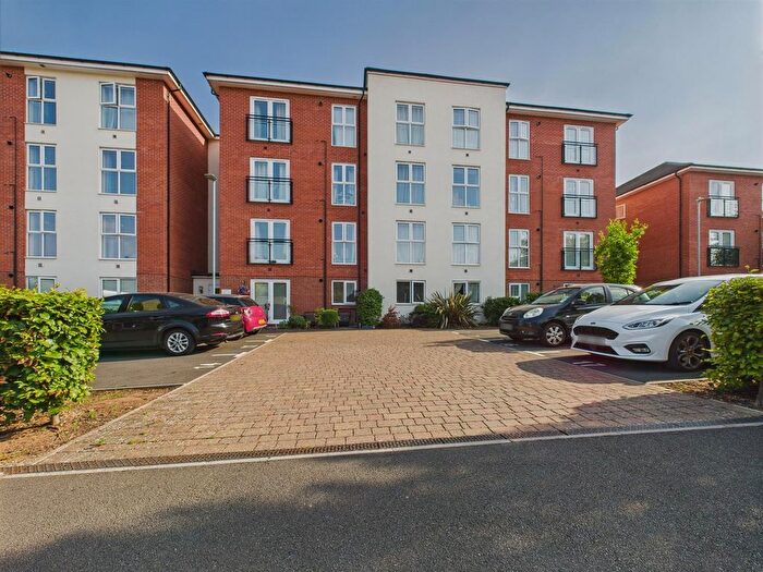 2 Bedroom Flat For Sale In Hill View Road, Malvern, WR14
