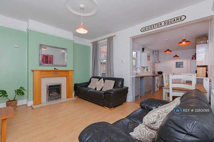 4 Bedroom Terraced House To Rent In Lytton Road, Leicester, LE2