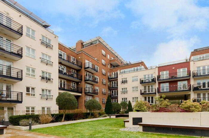 2 Bedroom Flat To Rent In Royal Quarter, Kingston, Kingston Upon Thames, KT2