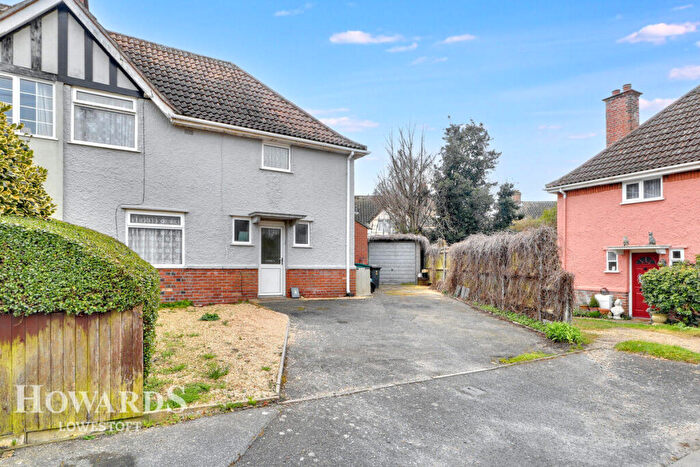 3 Bedroom Semi-Detached House For Sale In Nicholson Square, Lowestoft, NR32