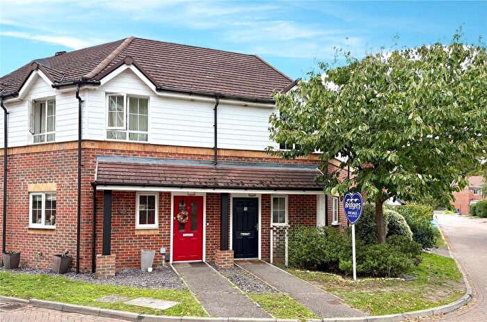 3 Bedroom Semi-Detached House For Sale In Silver Birch Way, Farnborough, Hampshire, GU14
