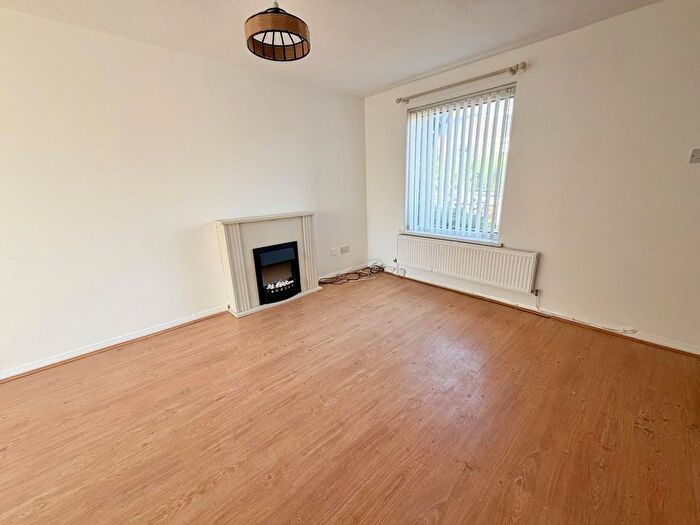 2 Bedroom Town House To Rent In Stand Lane, Radcliffe, Manchester, M26