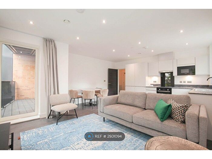 2 Bedroom Flat To Rent In Chaplin Court, Brentford, TW8