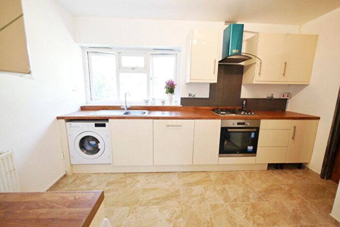 2 Bedroom Apartment To Rent In St Stephens Crescent, Brentwood, CM13