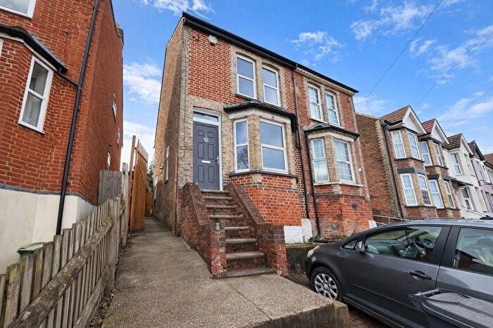 4 Bedroom Semi Detached House To Rent In Kitchener Road, High Wycombe, HP11