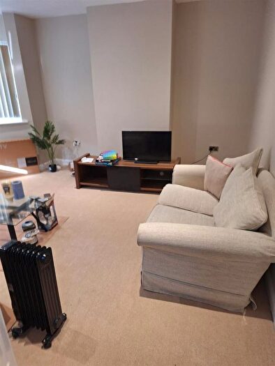 5 Bedroom Property To Rent In Windsor Crescent, Northampton, NN5