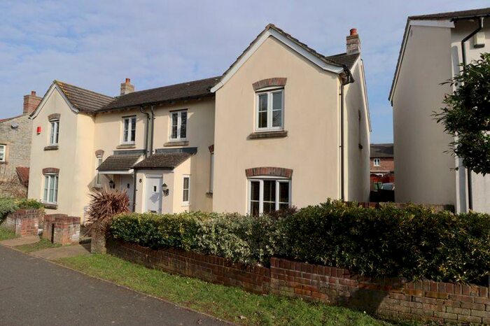 4 Bedroom House To Rent In Buttercup Lane, Street, BA16