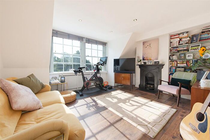 1 Bedroom Flat For Sale In Langland Gardens, Hampstead, NW3