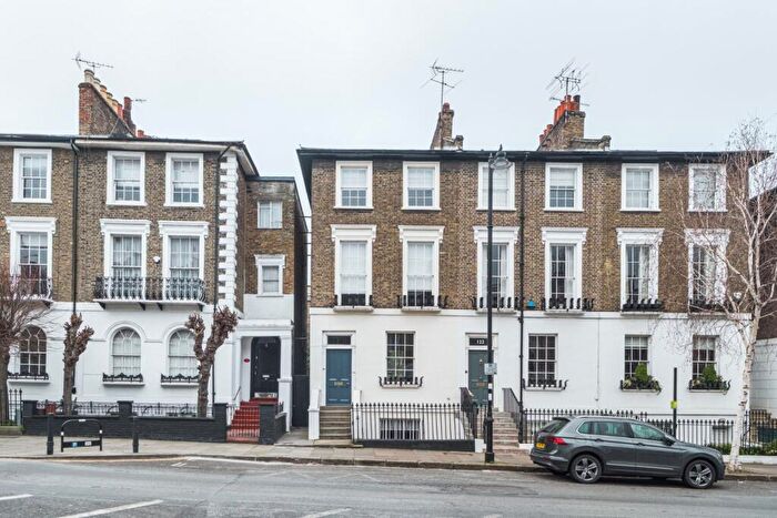 3 Bedroom Semi-Detached House For Sale In Hemingford Road, Barnsbury, N1