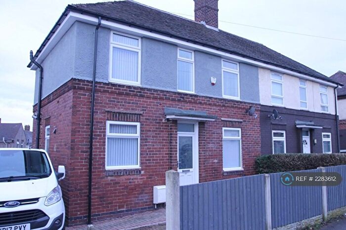3 Bedroom Semi-Detached House To Rent In Gregg House Road, Sheffield, S5