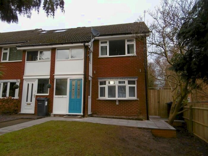 2 Bedroom Town House To Rent In Manor Hill, Sutton Coldfield, B73