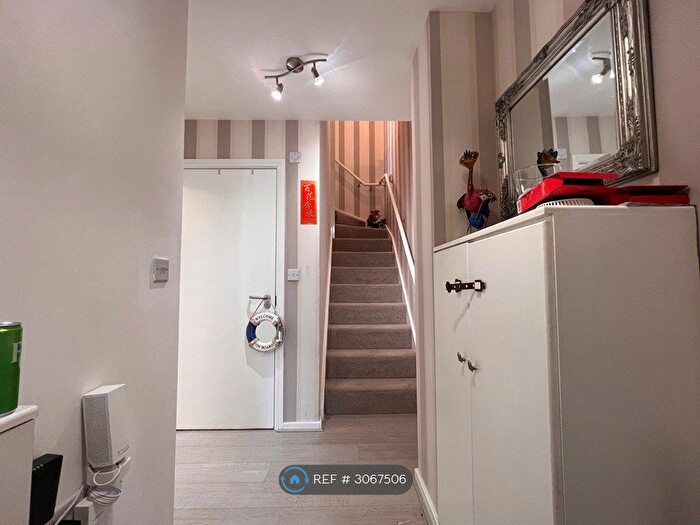 3 Bedroom Flat To Rent In Charford Road, London, E16