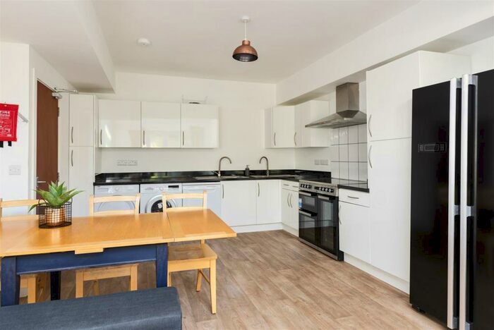 7 Bedroom Semi-Detached House To Rent In Southdown Avenue, Bath, BA2