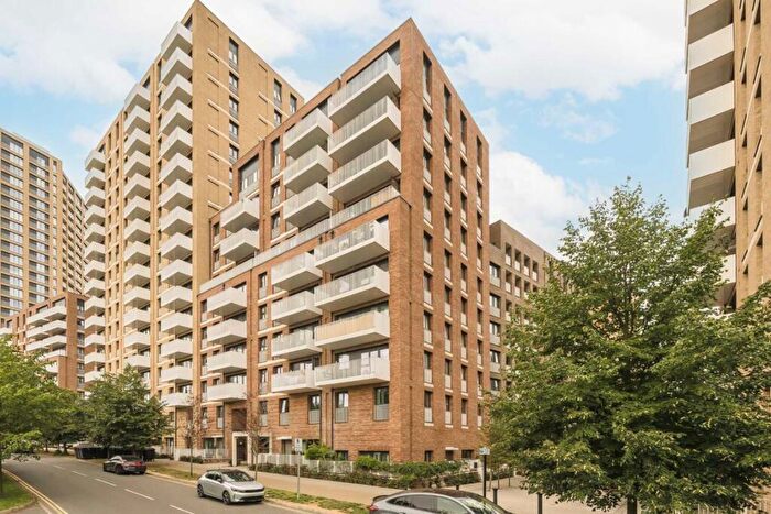 2 Bedroom Flat For Sale In Lakeside Drive, Acton, NW10