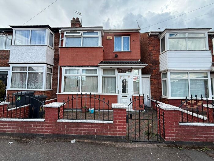3 Bedroom Semi-detached House For Sale In St. Ives Road, Leicester, LE4