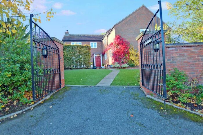 5 Bedroom Detached House For Sale In Flecknoe, Rugby, CV23