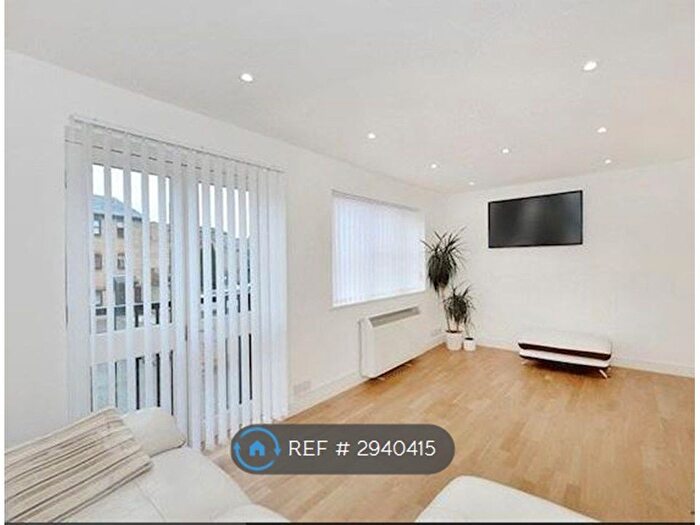 2 Bedroom Flat To Rent In Observatory Mews, London, E14