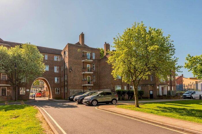2 Bedroom Flat To Rent In Kingswood Estate, West Dulwich, London, SE21