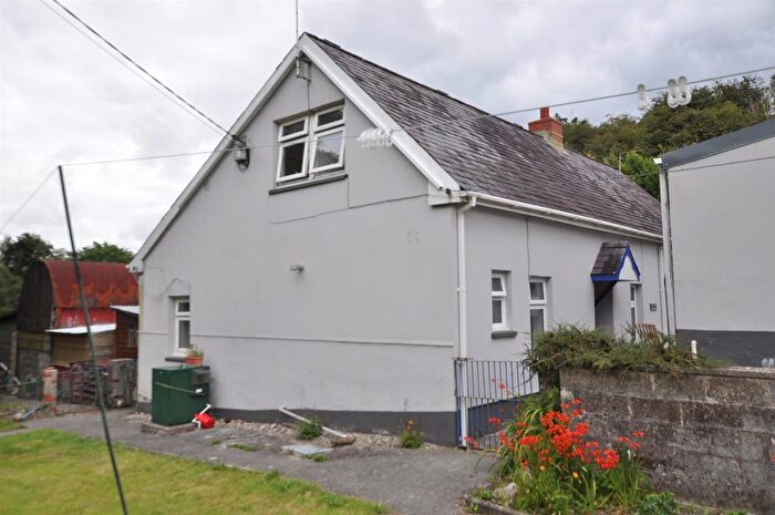 3 Bedroom Semi-Detached House To Rent In Whitemill, Carmarthen, SA32