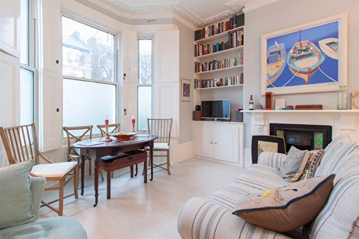 2 Bedroom Flat To Rent In Burlington Gardens, London, W3