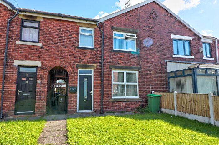 3 Bedroom Semi Detached House For Sale In Scowcroft Lane, Oldham, OL2