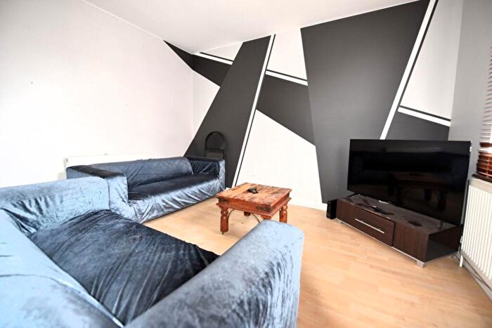 4 Bedroom House To Rent In Royal Park Road, LS6