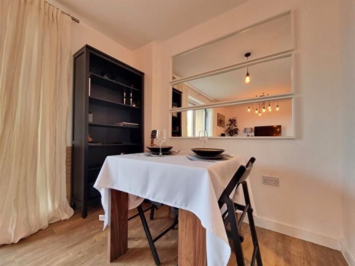 2 Bedroom Flat To Rent In Handley Page Road, Barking, IG11