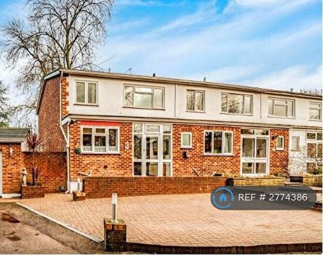 3 Bedroom Semi-Detached House To Rent In Riverside Close, Wallington, SM6