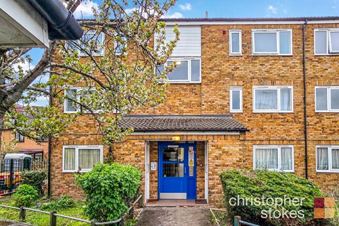 1 Bedroom Flat For Sale In Johnby Close, Enfield, Greater London, EN3