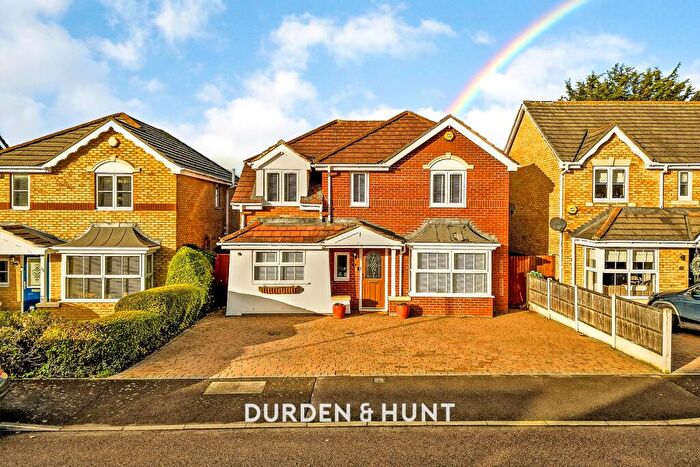 5 Bedroom Detached House For Sale In Bancroft Chase, Hornchurch, RM12