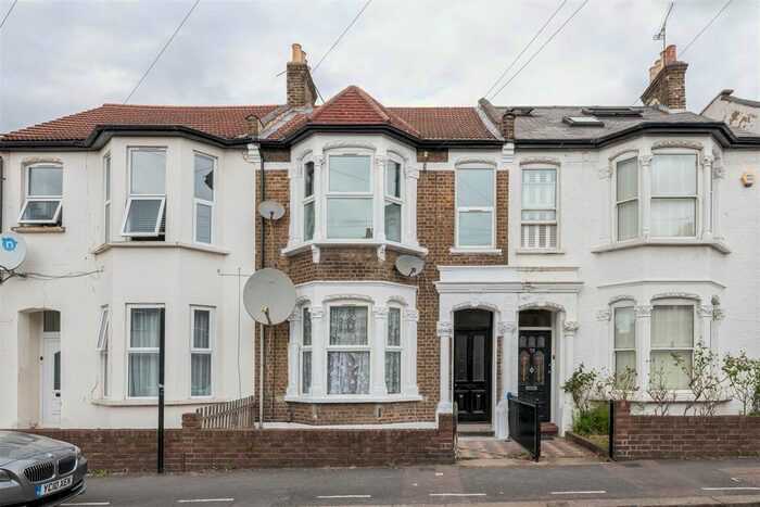 2 Bedroom Flat To Rent In Hatherley Road, Walthamstow, E17