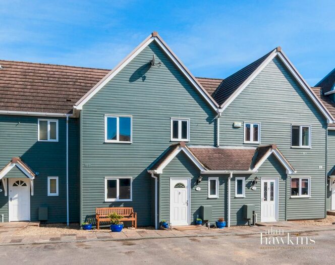 3 Bedroom Terraced House To Rent In Lakes View, Wiltshire Leisure Village, SN4