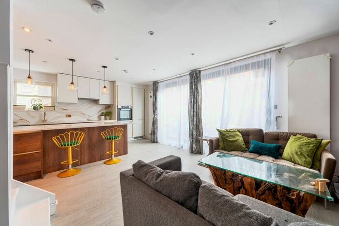 2 Bedroom Flat To Rent In Colville Terrace, Notting Hill, London, W11