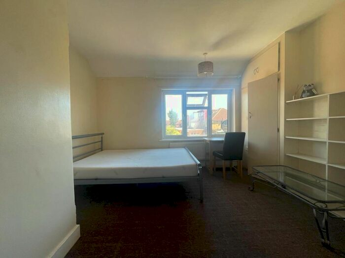 3 Bedroom Terraced House To Rent In Ash Grove, Hounslow, TW5