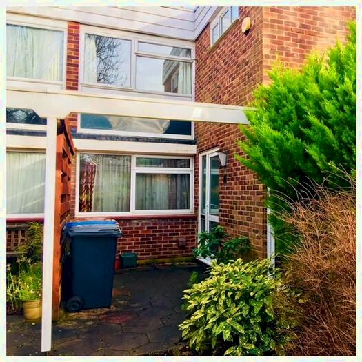 3 Bedroom Terraced House To Rent In Park Meadow, Hatfield AL9