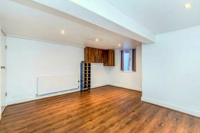 Terraced House To Rent In Seaforth Place, Room -, Leeds, LS9