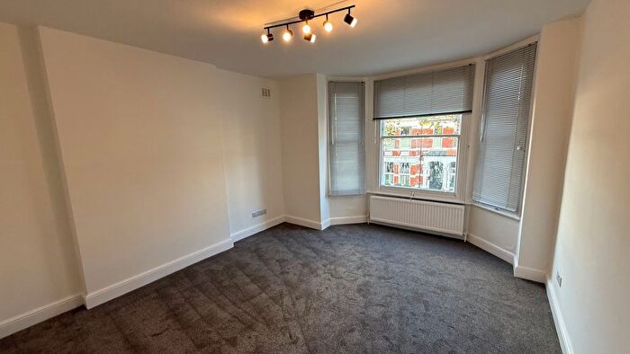 3 Bedroom Flat To Rent In Harlesden Gardens, Harlesden, NW10