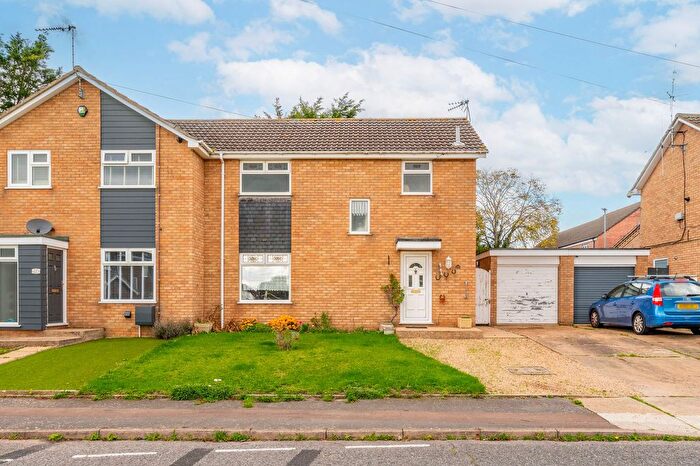 3 Bedroom Semi-Detached House For Sale In Grampian Way, Oulton, NR32