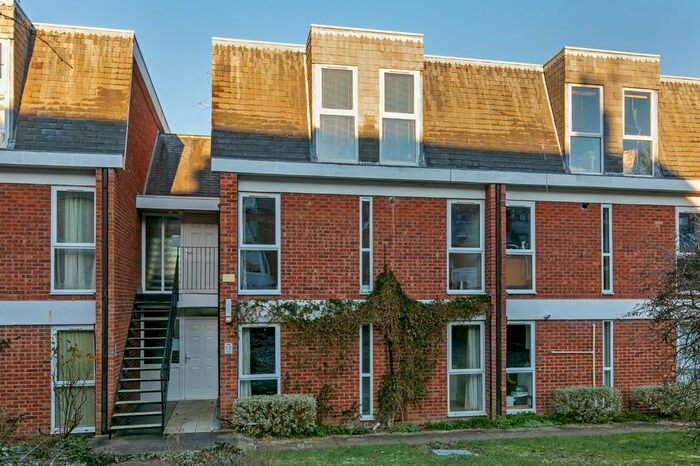 2 Bedroom Flat To Rent In Elm Road, Winchester, SO22