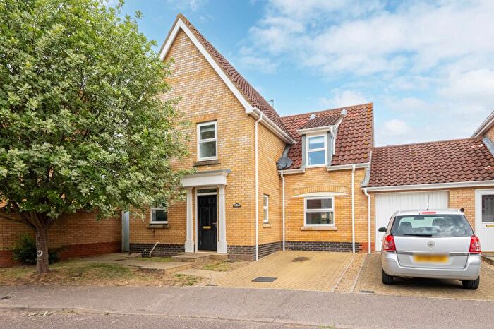 4 Bedroom Link Detached House For Sale In Monarch Way, Carlton Colville, NR33