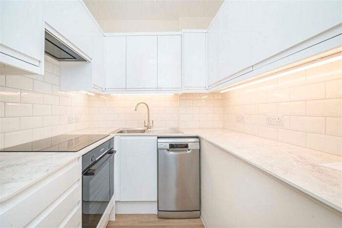2 Bedroom Flat To Rent In Milson Road, Brook Green, W14