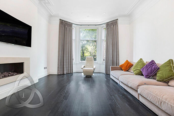 3 Bedroom Maisonette To Rent In Abbey Road, St Johns Wood, NW8