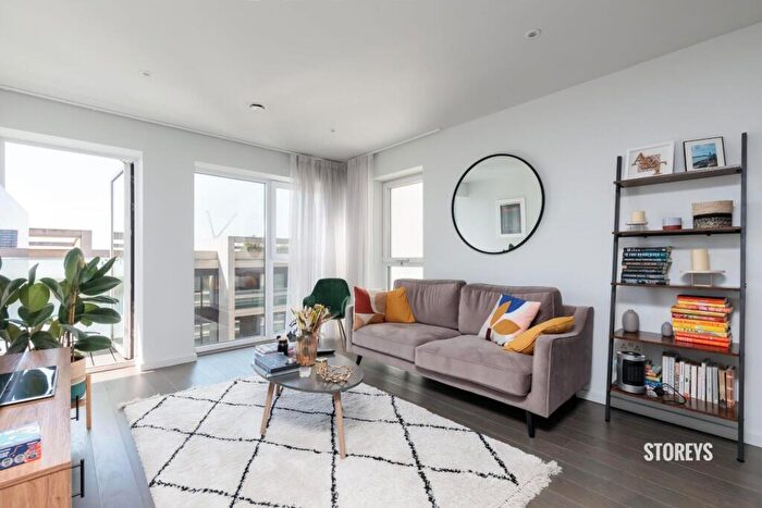 2 Bedroom Apartment To Rent In York Way, Kings Cross, London, N7