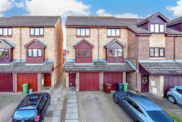 3 Bedroom Town House For Sale In Vita Road, Hilsea, Portsmouth, Hampshire, PO2