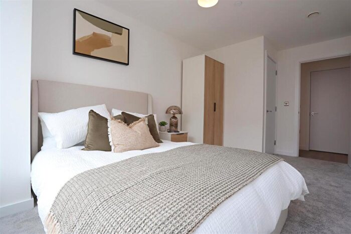3 Bedroom Apartment For Sale In Great Ducie Street, M3 - Photo 9