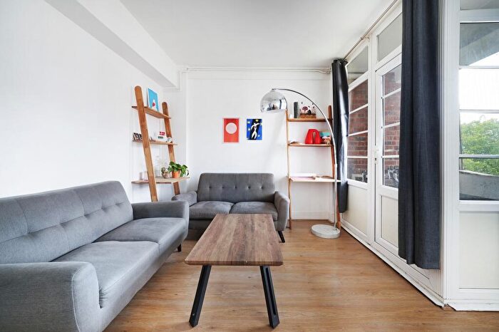 3 Bedroom Flat To Rent In Lorraine Court, Lewis Street, Camden, NW1